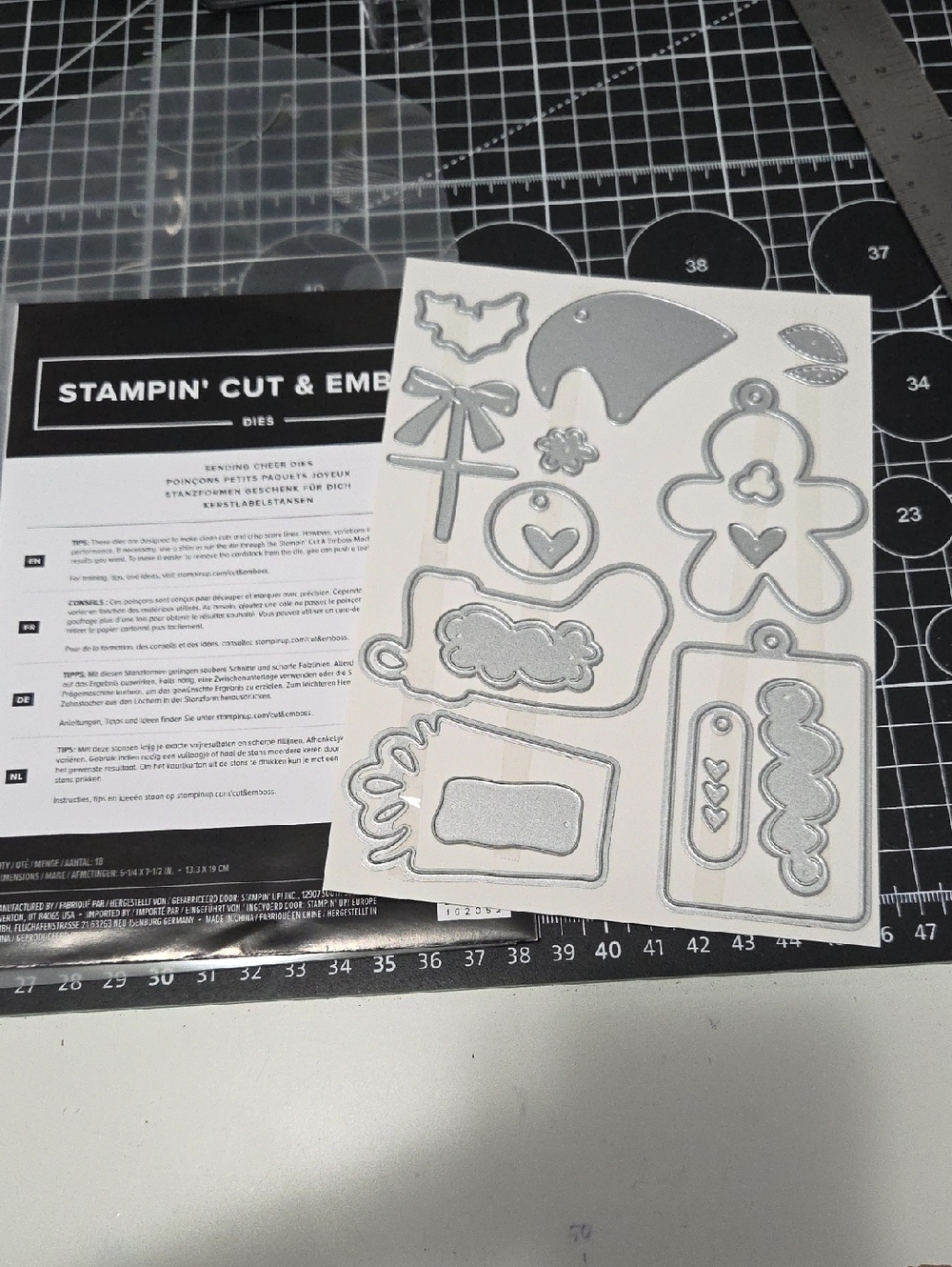 Sending Cheer Christmas Die Set